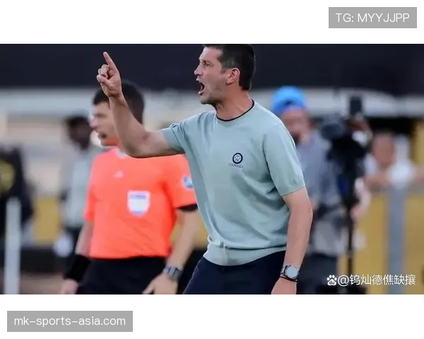 国际米兰战术失衡引发更衣室矛盾，争冠关键期阵容隐患逐步显现