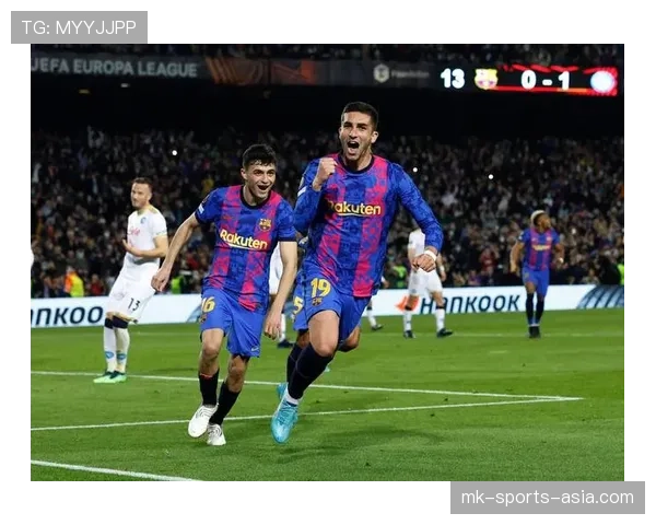 巴萨进攻体系过度依赖边路，战术变化受限影响赛季整体表现